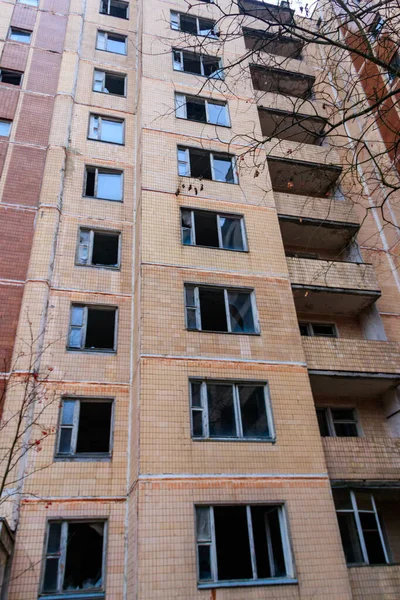 Çernobil Yasak Bölge, Ukrayna 'daki Pripyat hayalet kasabasında terk edilmiş eski bir ev.