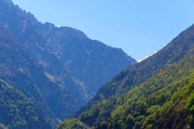 Gürcistan 'daki Kafkas dağlarının manzarası