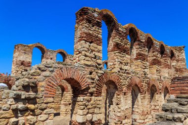 Bulgaristan 'ın Nessebar kentindeki Eski Piskopos olarak da bilinen Bizans Aziz Sophia Kilisesi. UNESCO Dünya Mirası Alanı