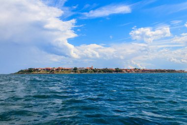 Bulgaristan 'ın eski Nessebar kenti ve Karadeniz manzarası. Deniz manzarası