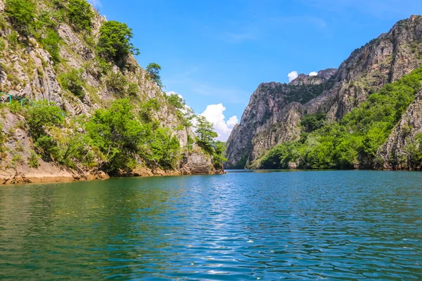 Makedonya 'nın kuzeyindeki Üsküp yakınlarındaki Matka kanyonu manzarası