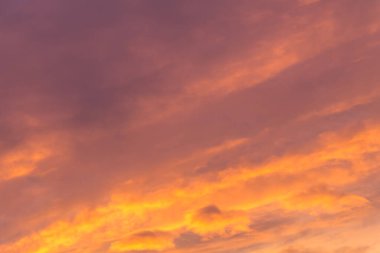 Güzel renkli günbatımı gökyüzü. Doğal arkaplan