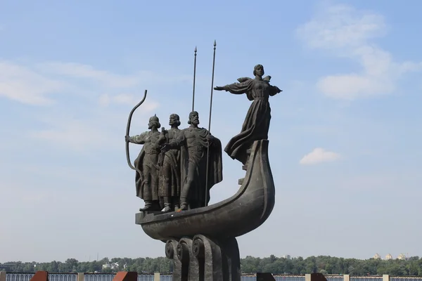 Monumento a los fundadores de Kiev — Foto de Stock