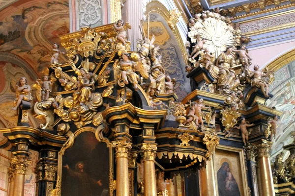 Intérieur de l'ancienne église de Lviv — Photo