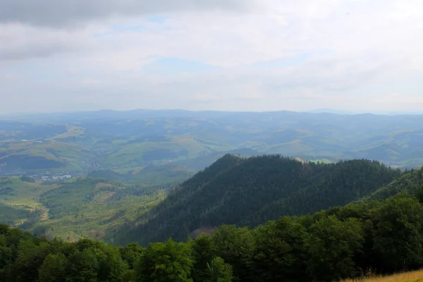 Карпатські гори в Україні — стокове фото