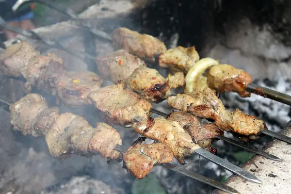 स्केवर पर पोर्क शिश केबाब — स्टॉक फ़ोटो, इमेज