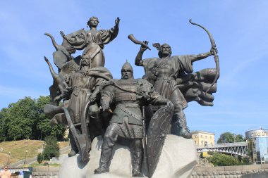 Bağımsızlık Meydanı 'ndaki Kiev' in kurucularının anıtı
