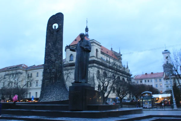Monumento al poeta Taras Shevchenko en Lviv — Foto de Stock
