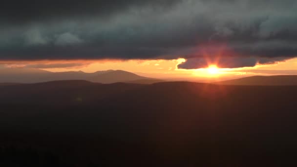 Le lever du soleil de montagne — Video