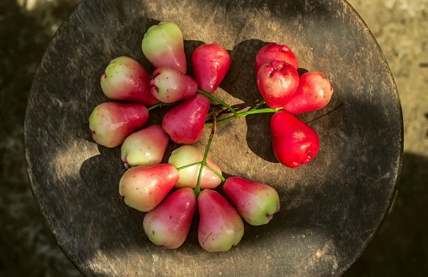 Balmumu elma sepeti — Stok fotoğraf