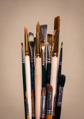 nötr arka plan üzerinde Boya fırçaları