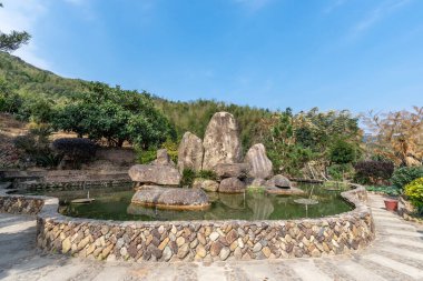 Taş ocağı parkta.