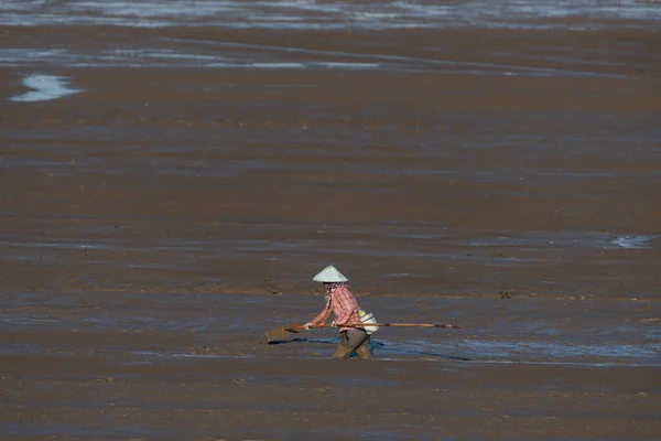 Pescador Trabajando Playa Negra —  Fotos de Stock