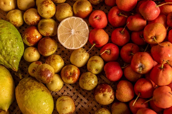 Muitas Cores Variedades Frutas Estão Mesa Grãos Madeira — Fotografia de Stock