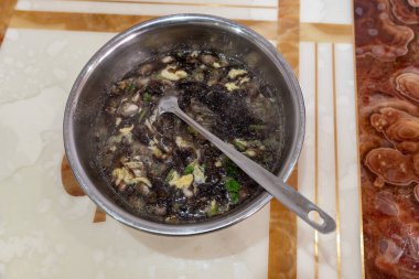 Çin geleneksel atıştırmalıkları, laver yumurtası çorbası.