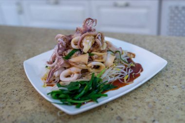 Aile toplantıları için Çin ziyafeti yemekleri.