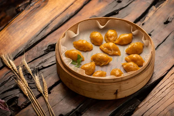 Traditional Chinese banquet dishes, steamed dumplings with corn skin