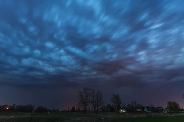 Voor Zware Storm Donkere Bewolkte Lucht Boven Het Dorp — Stockfoto