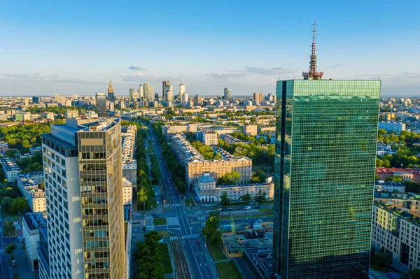 Vista Aérea Del Centro Varsovia Edificios Oficinas Verdes Polonia —  Fotos de Stock