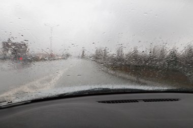 Kötü hava koşulları sürüş