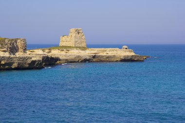 : Salento waterfront doğal kayalık uçurumlarda