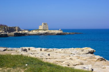 : Salento waterfront doğal kayalık uçurumlarda