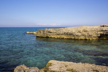 : Salento kayalıklarla. San Foça sahil