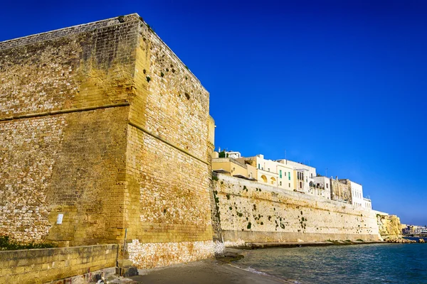 Otranto, toren en muren — Stockfoto