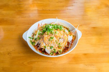 Klasik Çin yemeği, baharatlı soğuk soslu domuz dilimleri.