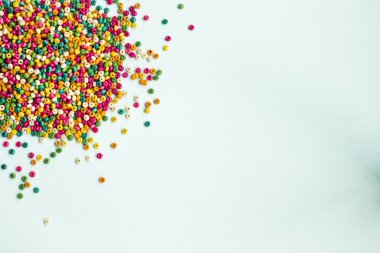 Renkli ahşap boncuk - Üstten Görünüm