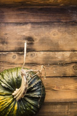 Ahşap zemin üzerinde balkabağı