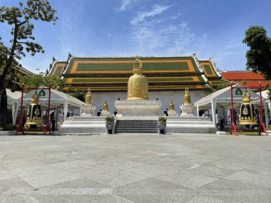 Ünlü tapınağın güzel tapınağı, Wat Rakhang Khositaram Woramahawiharn Chao Phraya Nehri yakınında, Bangkok, Tayland