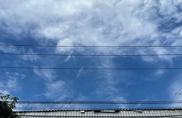 Электрические Полюса Провода Голубым Небом — стоковое фото