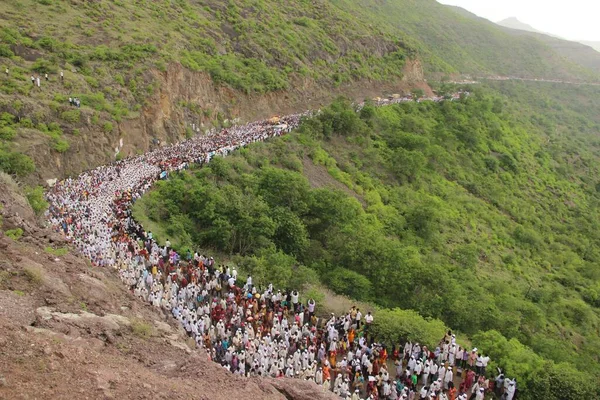 Hindistan 'da büyük hac yolculuğu. Vithal Tanrı. Maharashtra Kültürü. Marathi Kültürü. Maharashtra Haccı. Seyahat.
