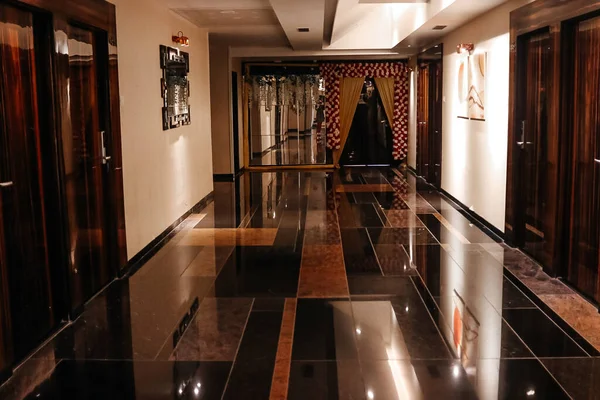 Красивый Комфортабельный Зал Отеле Большой Коридор Коридор — стоковое фото
