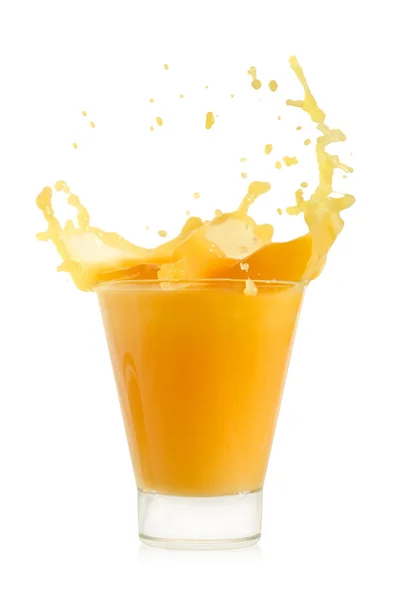 Salpicos de suco de laranja isolados em um fundo branco — Fotografia de Stock