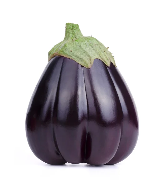 Mooie aubergine geïsoleerd op witte achtergrond — Stockfoto