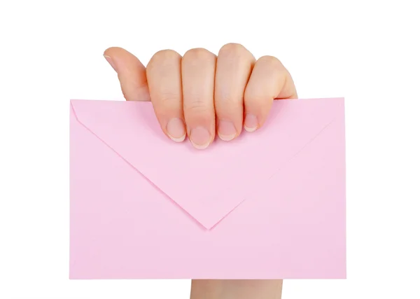 Mão da mulher segurando um envelope isolado no fundo branco — Fotografia de Stock