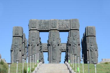 Anma geçmiş Gürcistan Tiflis mavi gökyüzü arka plan üzerinde