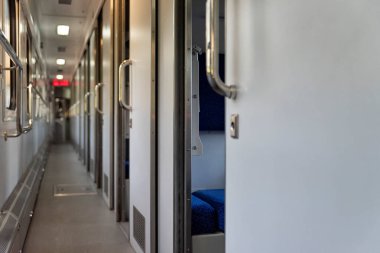 Trenin boş vagonu. Demiryolu yolculuğu