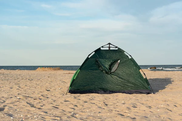 Green Tent Sandy Seashore Camping Sea Tent Travel — Stock Photo, Image