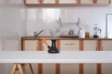 Mutfak ve seramik kahve fincanı ya da Türk kahve fincanı. Kahve tarifi..