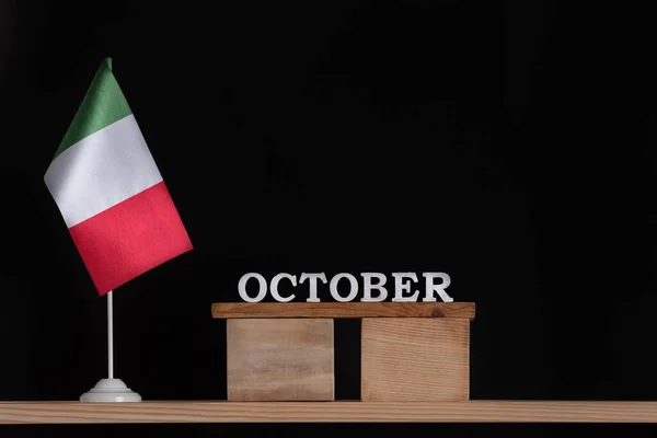 Calendario Legno Ottobre Con Bandiera Italiana Sfondo Nero Date Italia — Foto Stock