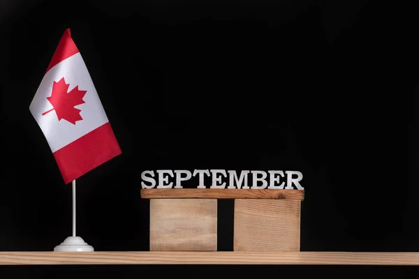Calendario Madera Septiembre Con Bandera Canadiense Sobre Fondo Negro Vacaciones — Foto de Stock