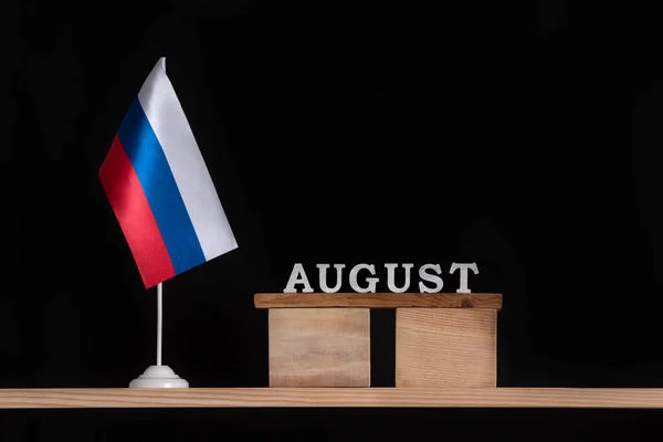 Calendario Madera Agosto Con Bandera Rusa Sobre Fondo Negro Fechas —  Fotos de Stock