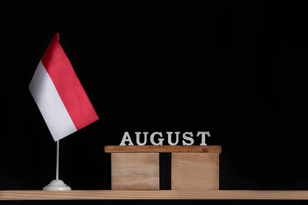 Calendário Madeira Agosto Com Bandeira Polonesa Fundo Preto Férias Polônia — Fotografia de Stock