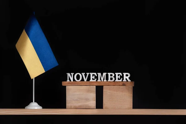 Calendário Madeira Novembro Com Bandeira Ucraniana Fundo Preto Datas Ucrânia — Fotografia de Stock