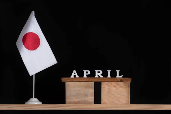 Holzkalender Für April Mit Japan Flagge Auf Schwarzem Hintergrund Termine — Stockfoto