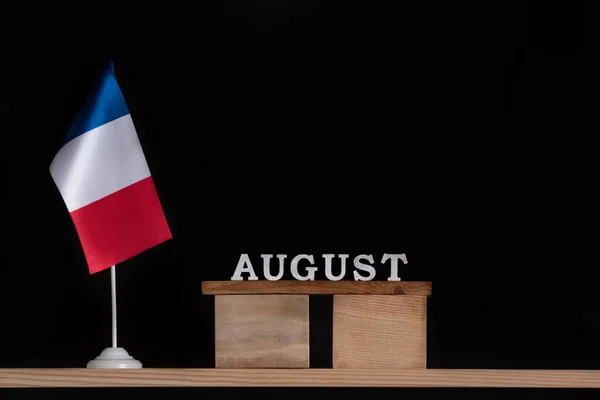 Houten Kalender Van Augustus Met Franse Vlag Zwarte Achtergrond Vakantie — Stockfoto