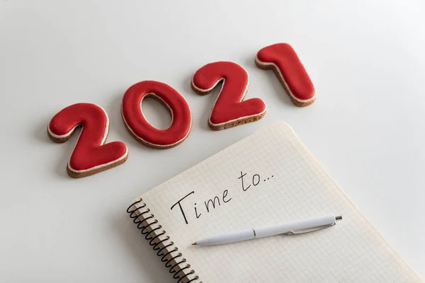 Copybook Avec Time Inscription Chiffres Rouges 2021 Sur Fond Blanc — Photo
